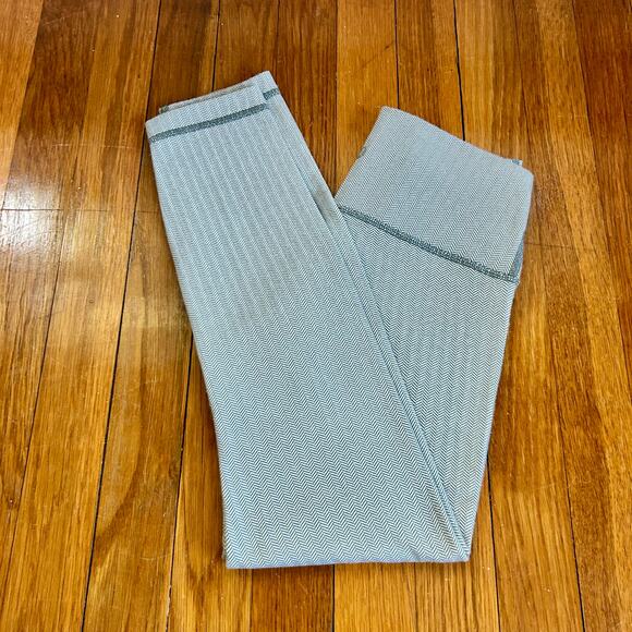 Lululemon 3/4 Length Leggings Size 4 Gray Chevron Herringbone Leggins - Picture 3 of 14